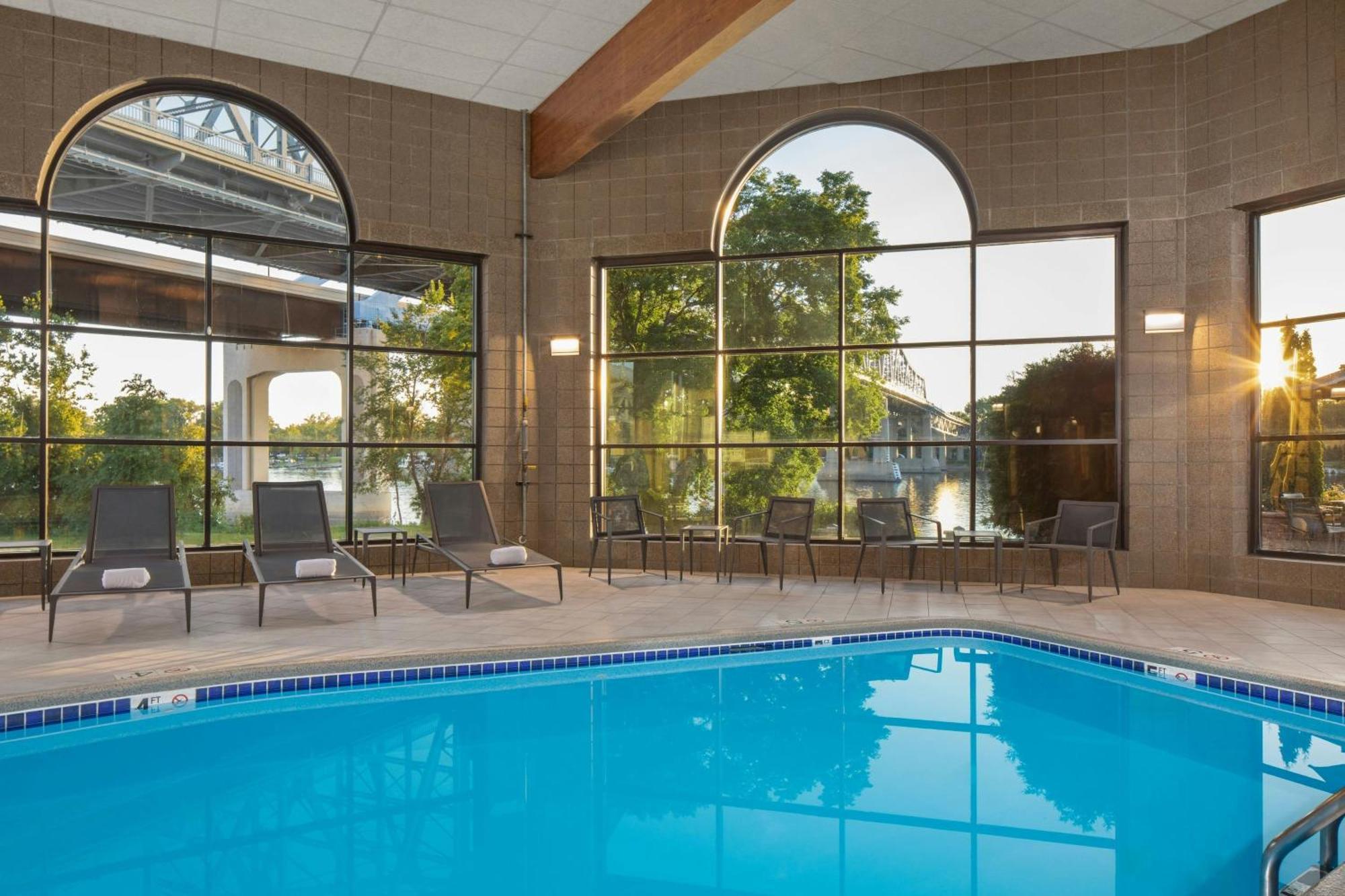 Courtyard La Crosse Downtown/Mississippi Riverfront Bagian luar foto