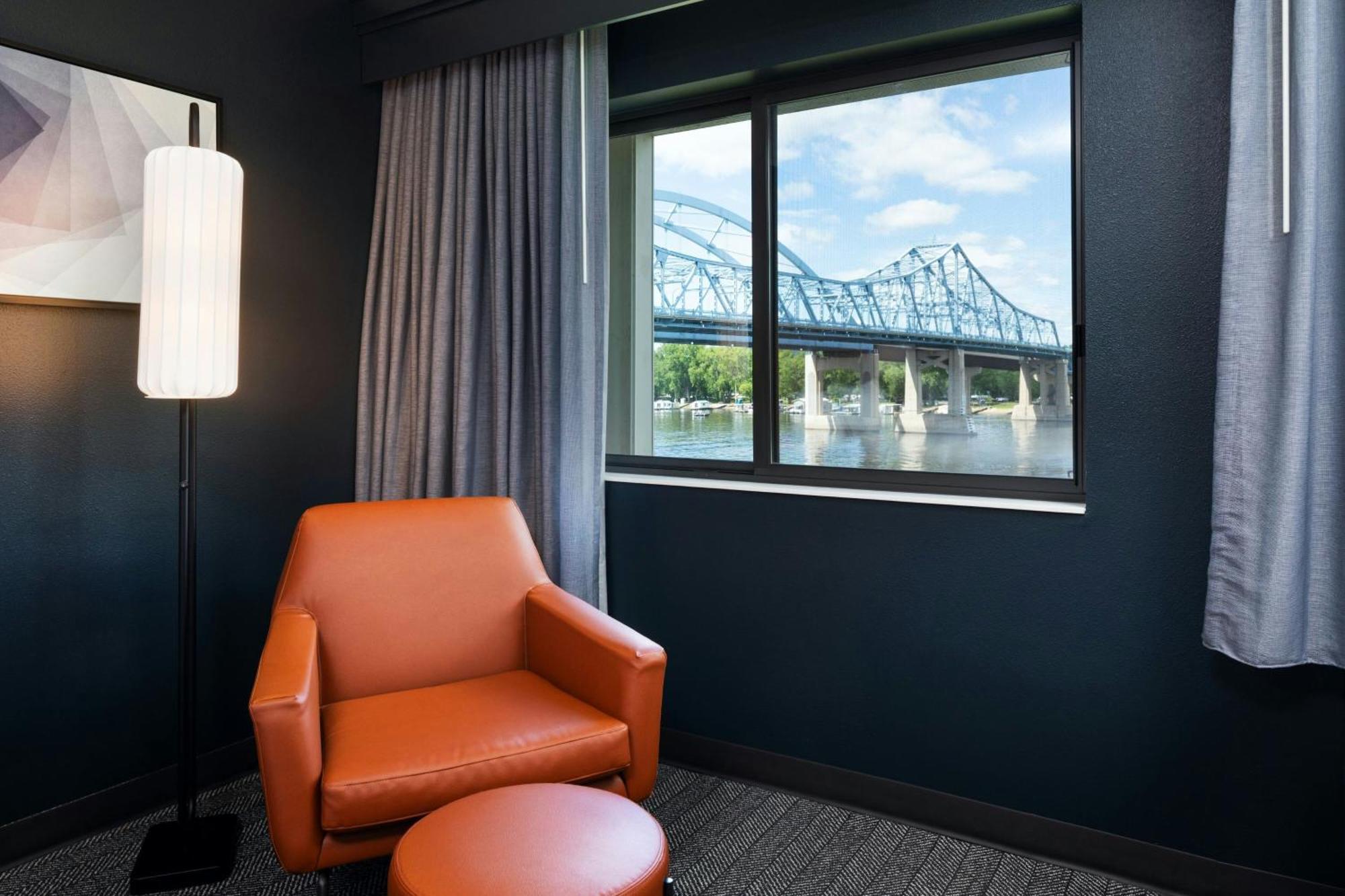 Courtyard La Crosse Downtown/Mississippi Riverfront Bagian luar foto